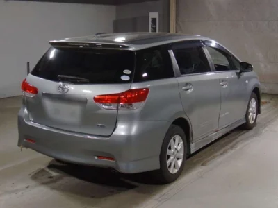 Toyota WISH  с аукциона в Японии