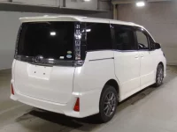 Toyota VOXY лот № 142 оценка 3.5  с аукциона в Японии 1