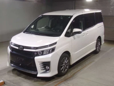 Toyota VOXY  с аукциона в Японии