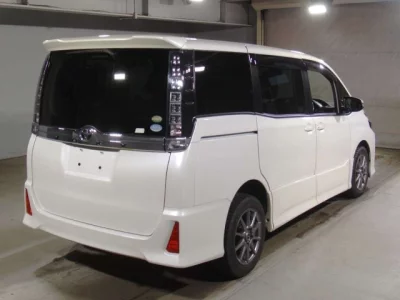 Toyota VOXY  с аукциона в Японии