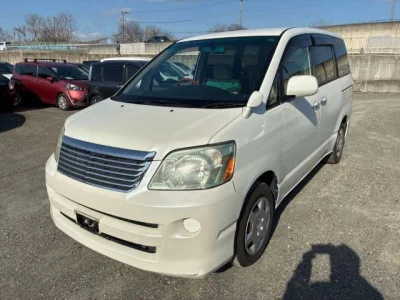 Toyota NOAH  с аукциона в Японии