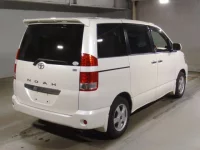 Toyota NOAH лот № 7307 оценка 3.5  с аукциона в Японии 1