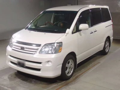 Toyota NOAH  с аукциона в Японии