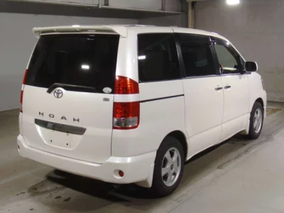 Toyota NOAH  с аукциона в Японии