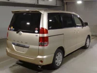 Toyota NOAH лот № 7272 оценка 3  с аукциона в Японии 1