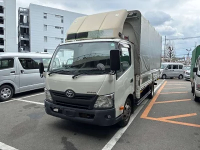 Toyota DYNA  с аукциона в Японии