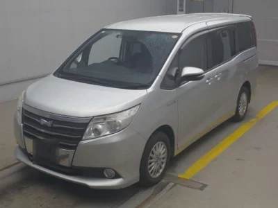 Toyota NOAH  с аукциона в Японии