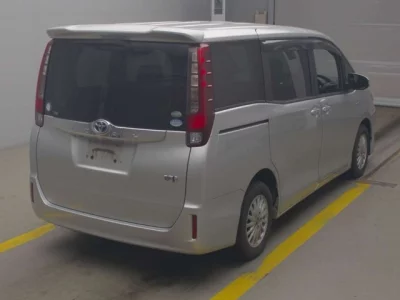 Toyota NOAH  с аукциона в Японии