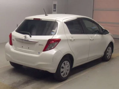 Toyota VITZ  с аукциона в Японии
