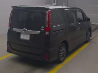 Toyota NOAH лот № 110 оценка R  с аукциона в Японии 1