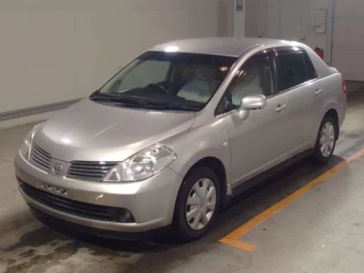 Nissan TIIDA LATIO  с аукциона в Японии
