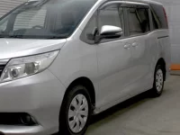 Toyota NOAH лот № 1334 оценка 3.5  с аукциона в Японии 3