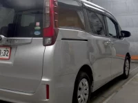 Toyota NOAH лот № 1334 оценка 3.5  с аукциона в Японии 4