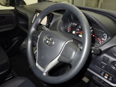 Toyota NOAH  с аукциона в Японии