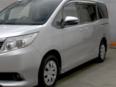 Toyota NOAH  с аукциона в Японии