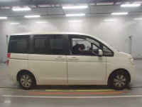 Honda STEP WAGON лот № 30015 оценка 3.5  с аукциона в Японии 2