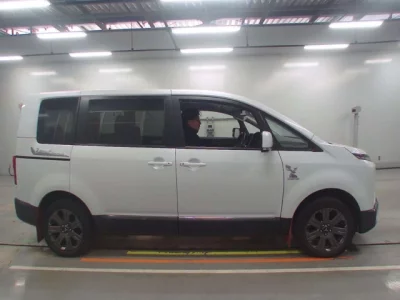 Mitsubishi DELICA D5