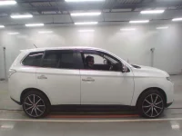 Mitsubishi OUTLANDER лот № 36141 оценка 4  с аукциона в Японии 2