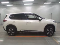 Nissan X-TRAIL лот № 36155 оценка 4.5  с аукциона в Японии 2