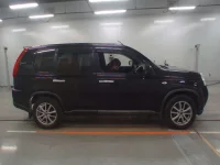 Nissan X-TRAIL лот № 30616 оценка 3.5  с аукциона в Японии 2