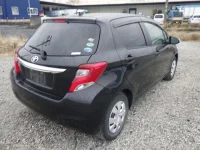 Toyota VITZ лот № 70007 оценка 3  с аукциона в Японии 1