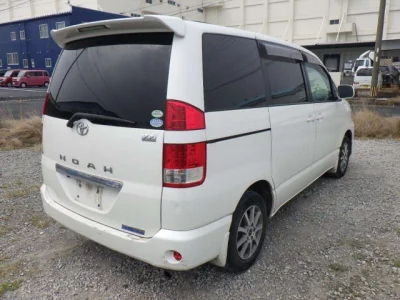 Toyota NOAH  с аукциона в Японии