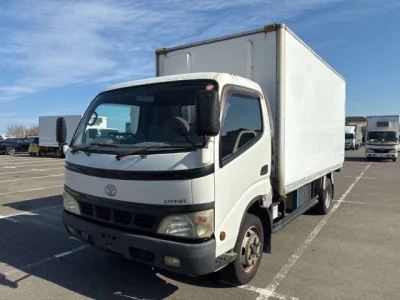 Toyota DYNA  с аукциона в Японии