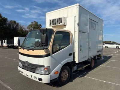 Toyota DYNA  с аукциона в Японии