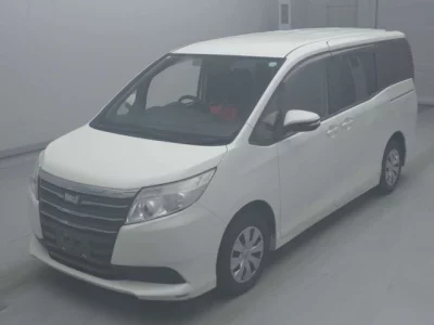Toyota NOAH  с аукциона в Японии