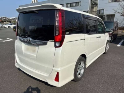 Toyota NOAH  с аукциона в Японии
