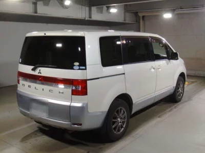 Mitsubishi Delica D:5