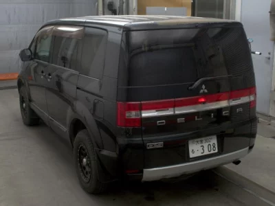 Mitsubishi Delica D:5