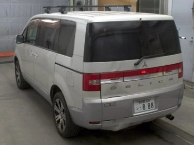Mitsubishi Delica D:5