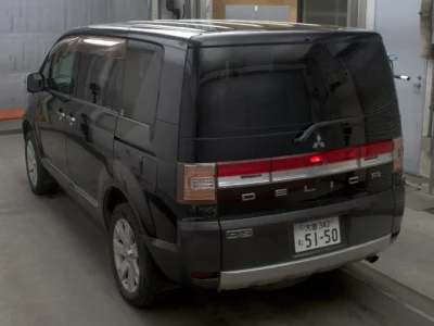 Mitsubishi Delica D:5