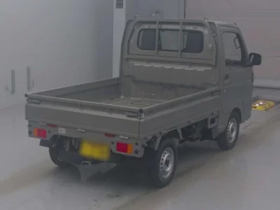 Nissan NT100 Clipper