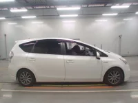 Toyota PRIUS ALPHA лот № 30017 оценка 4  с аукциона в Японии 2
