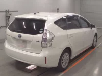 Toyota PRIUS ALPHA лот № 30027 оценка 3  с аукциона в Японии 1
