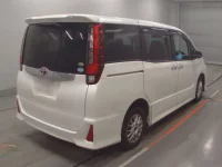Toyota NOAH лот № 33096 оценка 3.5  с аукциона в Японии 1