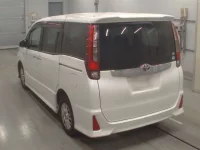 Toyota NOAH лот № 33096 оценка 3.5  с аукциона в Японии 5