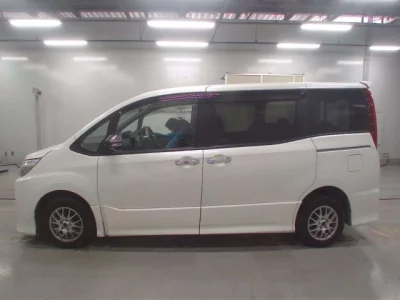 Toyota NOAH  с аукциона в Японии
