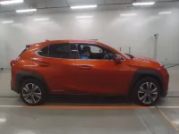 Lexus UX лот № 30582 оценка 4  с аукциона в Японии 2