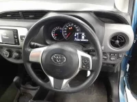 Toyota VITZ лот № 30589 оценка 3.5  с аукциона в Японии 6
