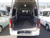 Toyota HIACE VAN лот № 30603 оценка 4  с аукциона в Японии 8