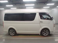 Toyota HIACE VAN лот № 30603 оценка 4  с аукциона в Японии 2