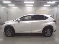 Lexus NX лот № 30715 оценка 4  с аукциона в Японии 3