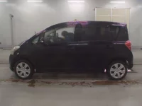 Toyota RACTIS лот № 30843 оценка RA  с аукциона в Японии 3