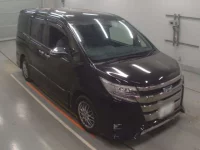 Toyota NOAH лот № 30775 оценка 4  с аукциона в Японии 4