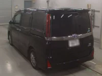 Toyota NOAH лот № 30775 оценка 4  с аукциона в Японии 5
