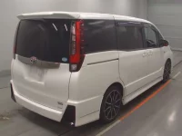 Toyota NOAH лот № 30815 оценка 4  с аукциона в Японии 1