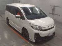 Toyota NOAH лот № 30815 оценка 4  с аукциона в Японии 4